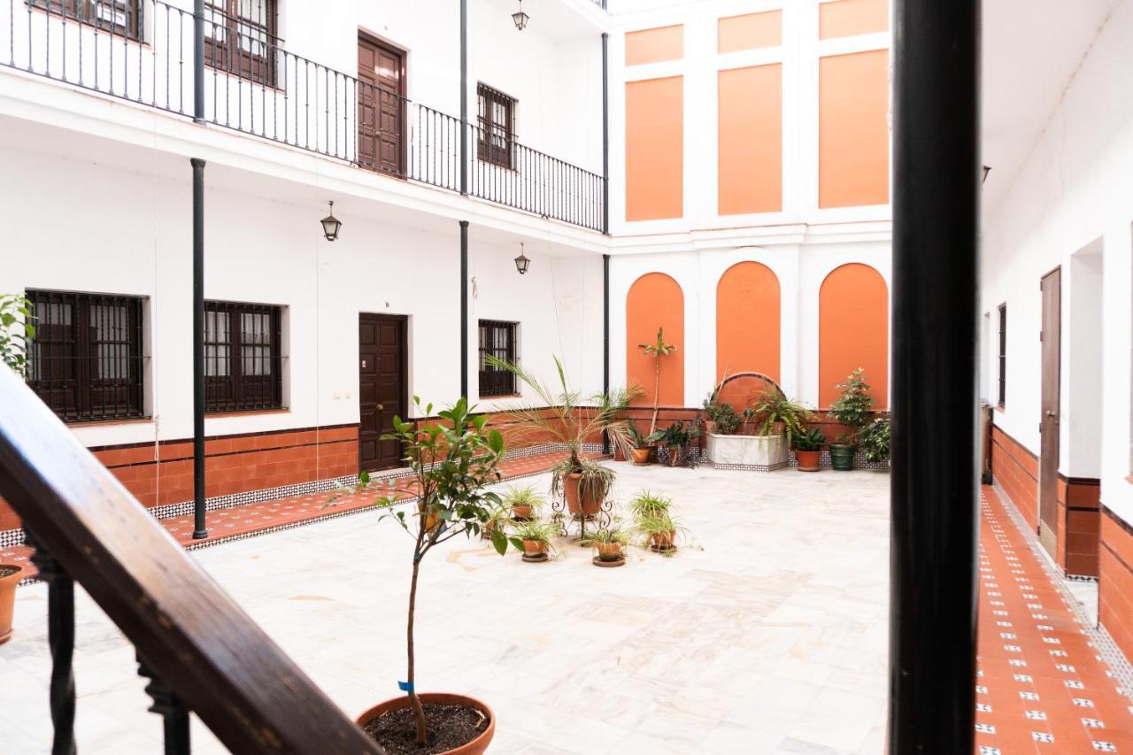 Muy Centrico Apto. En Tipico Patio Sevillano Exterior foto